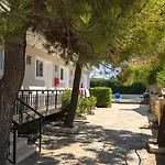 Karras Hotel